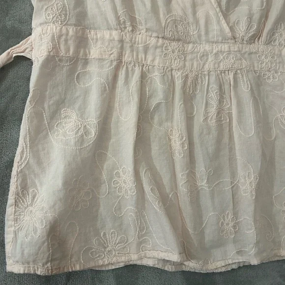 V- neck floral baby pink cap sleeve blouse - Picture 4 of 11